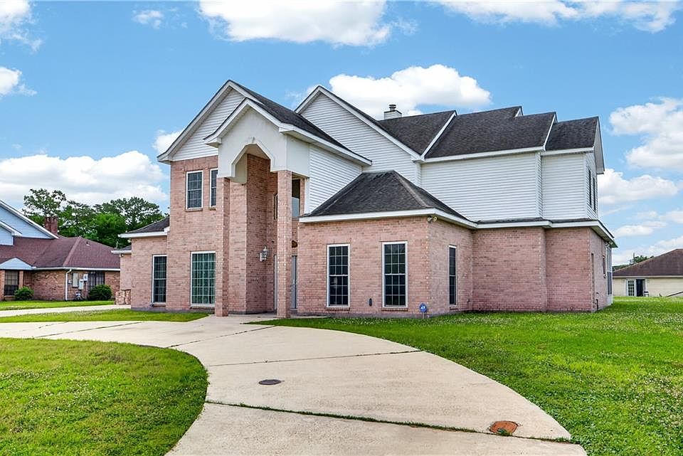 1st image of 2720 Cedarlawn Dr
