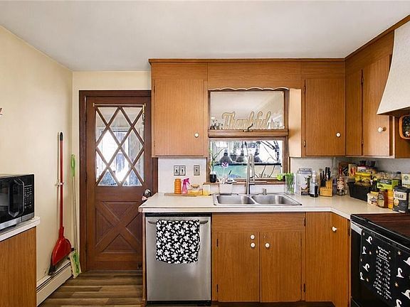 3rd image of 68 Ledge St