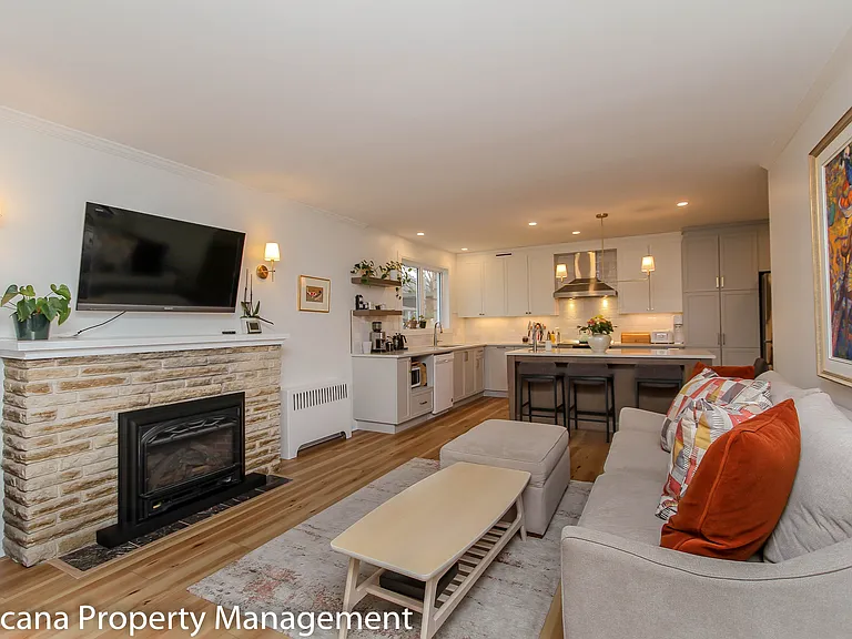 220 Cowley Ave — Photo 7
