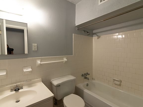 5th image of 830 E Park Ave #11160235