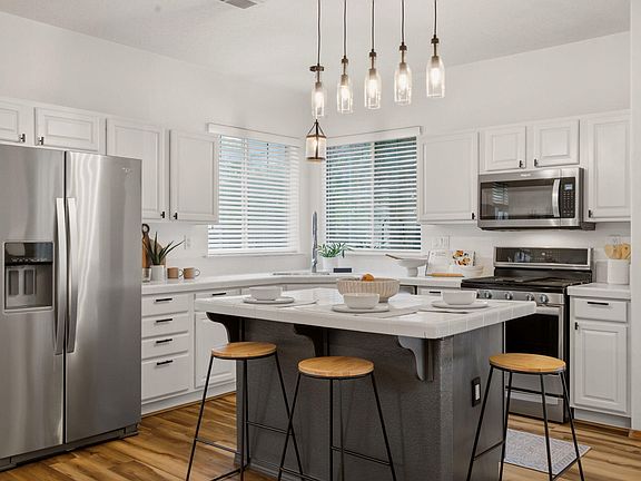 5th image of 3217 Renaissance Dr SE