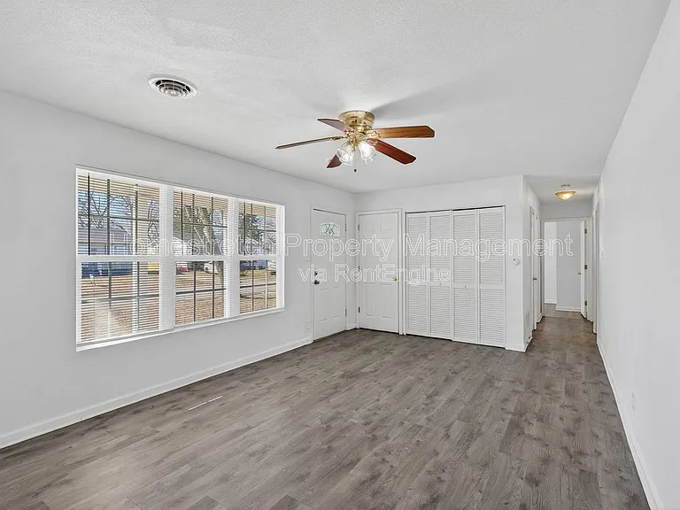811 Saint Thomas Ln — Photo 13