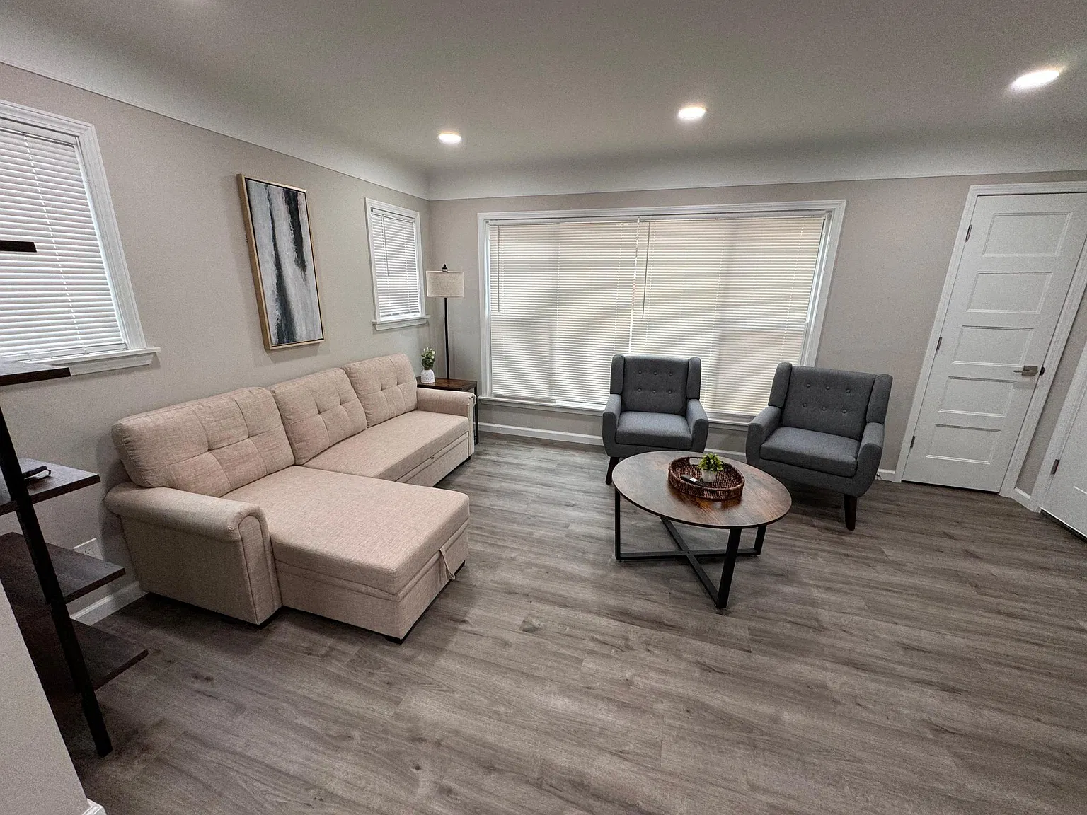 2 bed, 1050 sqft, $2,200 — Photo 2