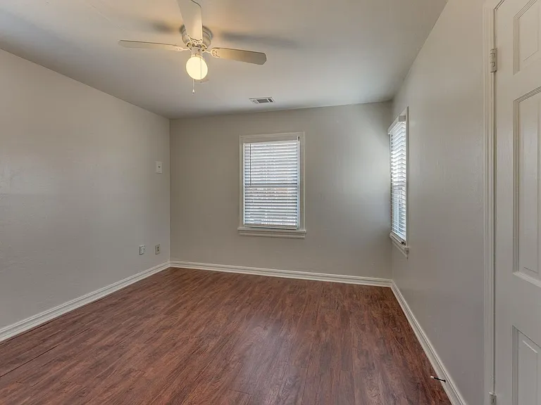 1825 NW 35th St — Photo 37