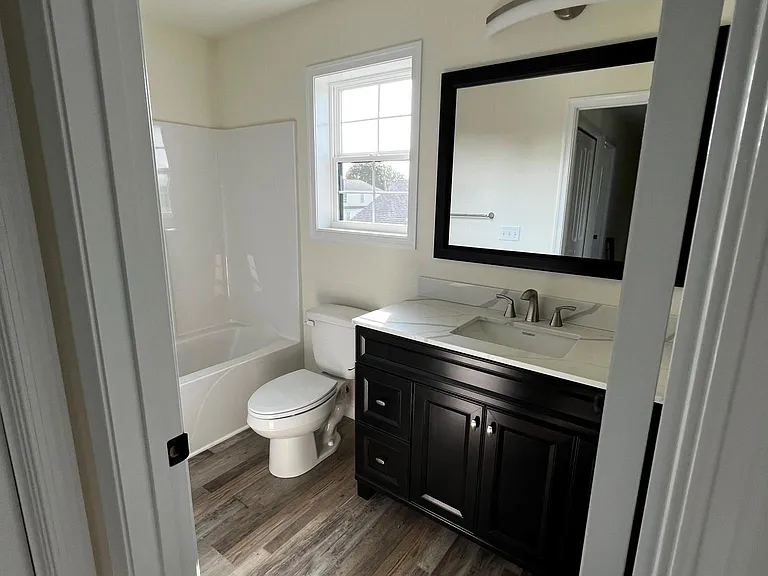 232 E North St — Photo 5