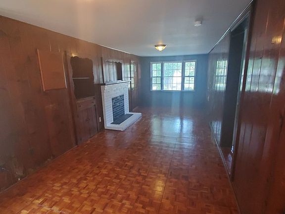 3rd image of 538 Walter Ct