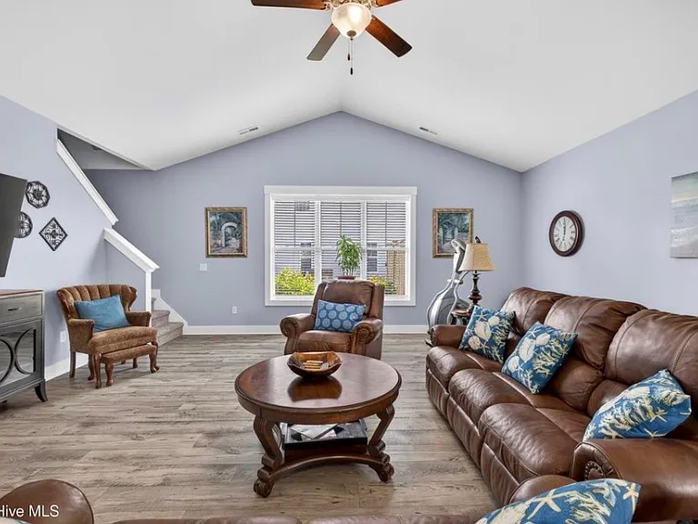 2024 Blue Spruce Dr — Photo 5