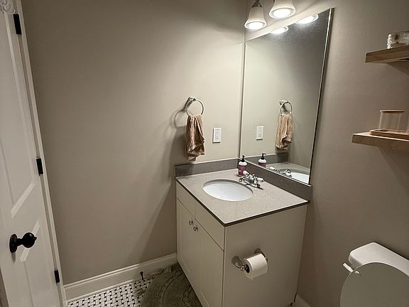 4th image of 1029 Greenwood Ave NE Unit 3