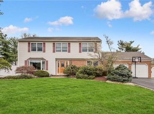 2 Hickory Ct, Matawan, NJ 07747