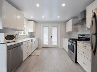 747 Cascade Cres, Gibsons, BC V0N 1V9