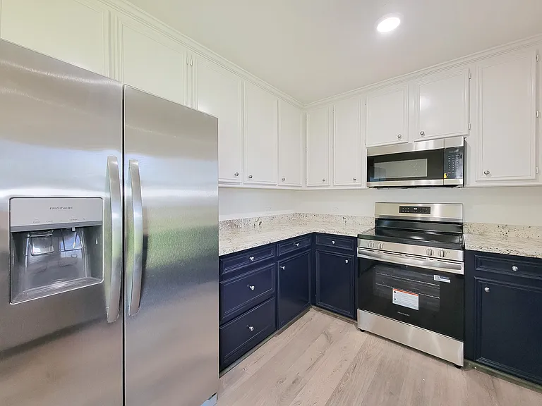 413 S Market St — Photo 13