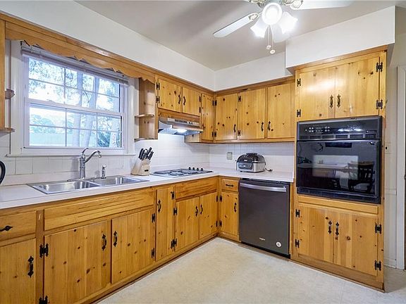 2nd image of 3837 Cedar Ln