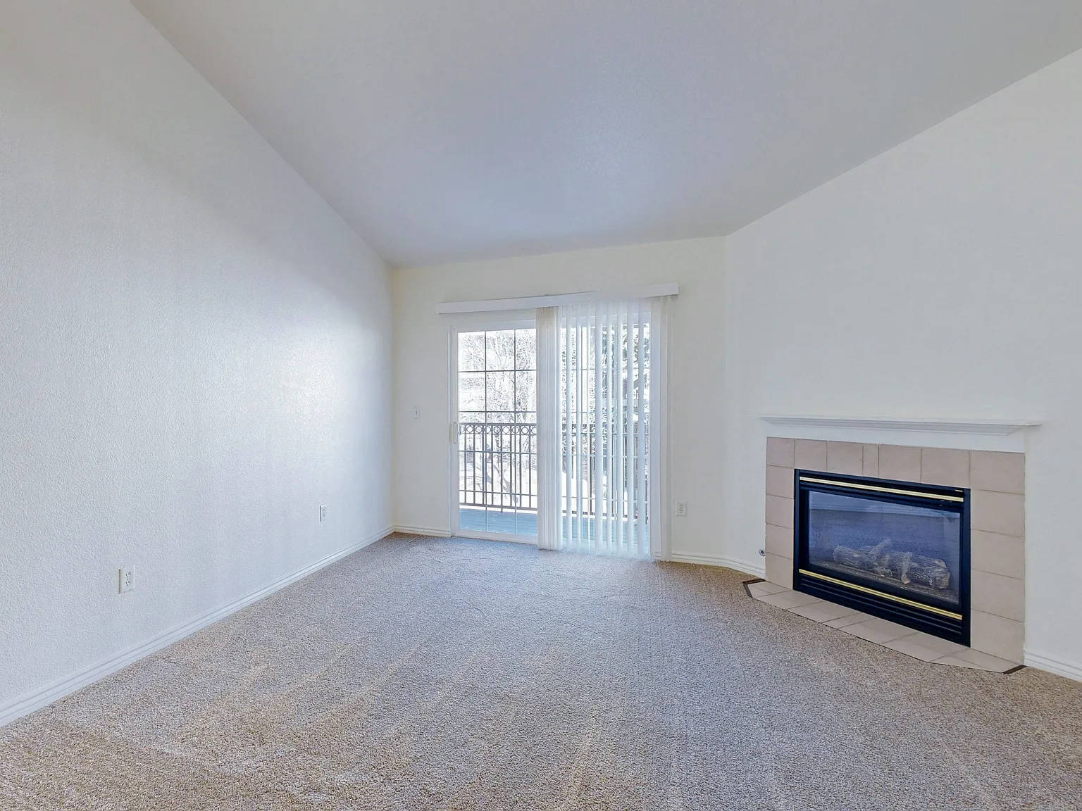 Tiburon Apartments — Photo 1