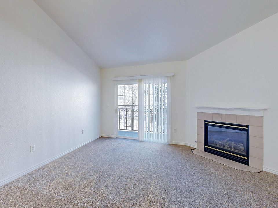 Tiburon Apartments Living Area