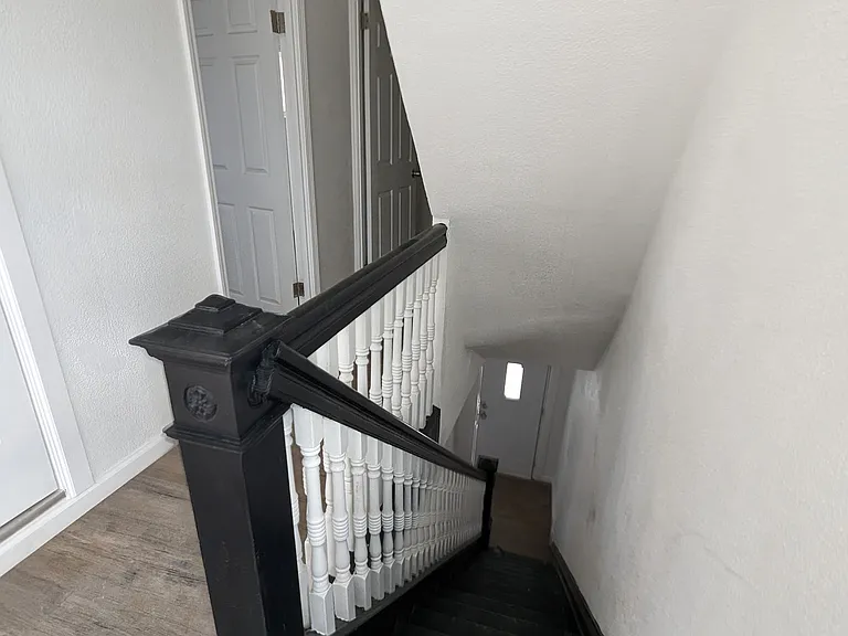 1220 Hollywood St — Photo 9