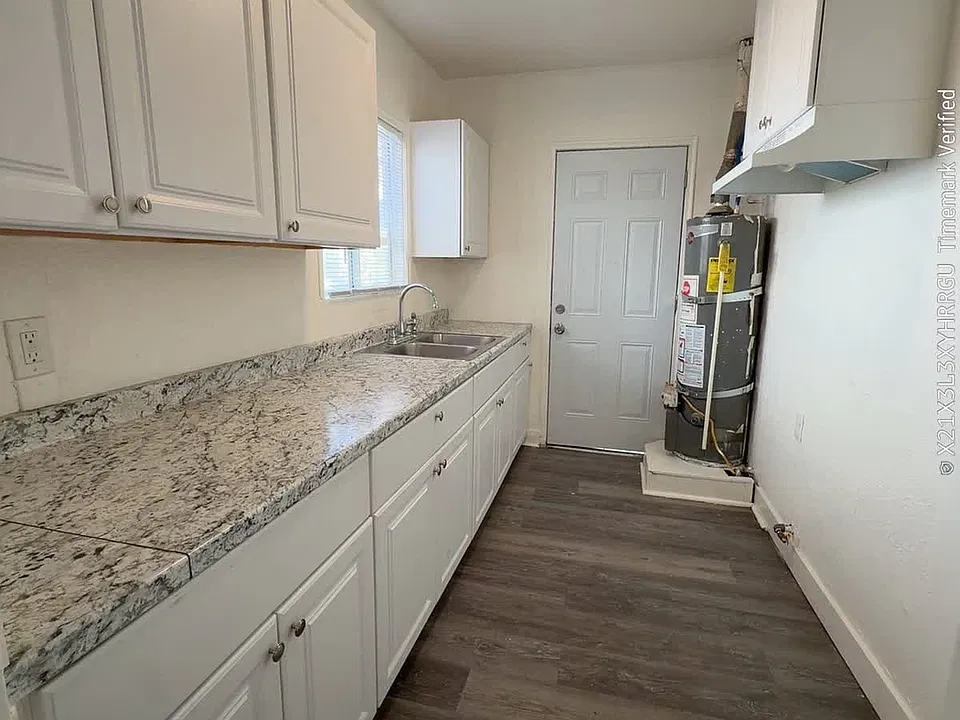 2027 Pacific St #6