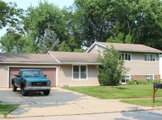 2311 Highland Dr, Sycamore, IL 60178