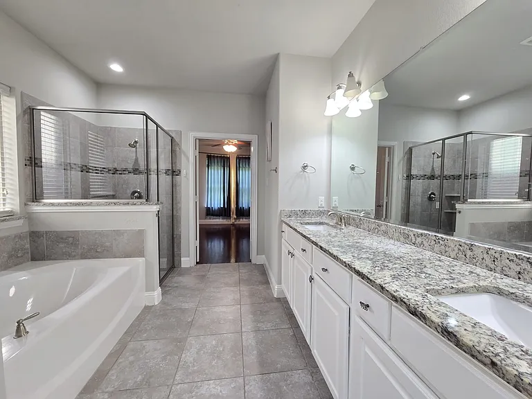 8704 McCutchins Dr — Photo 15