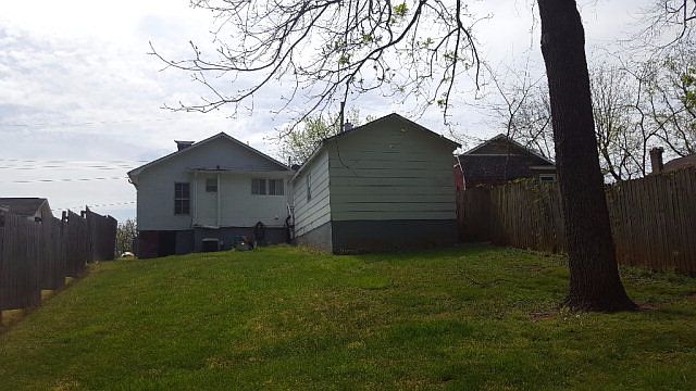 2nd image of 604 Peden St