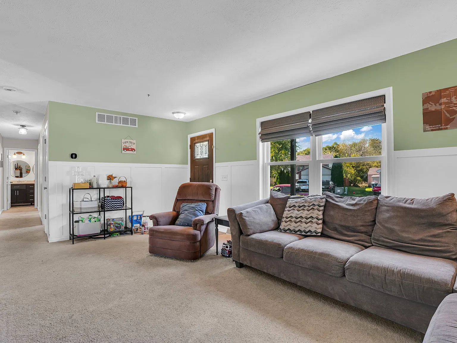 4 bed, 2383 sqft, $2,045 — Photo 4