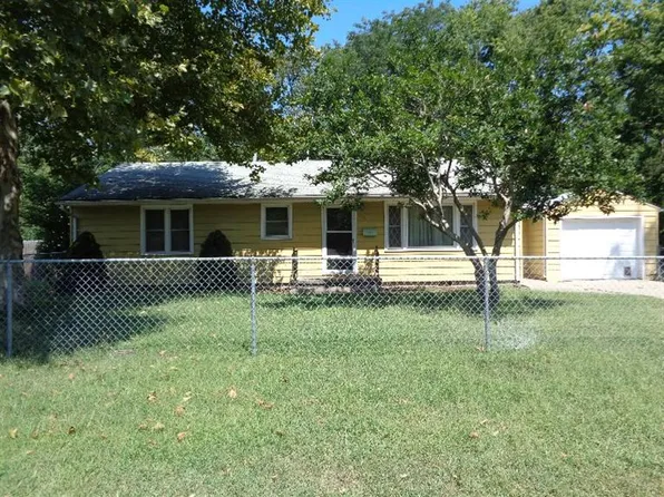 1208 Linda Dr, Junction City, KS 66441