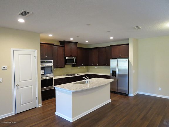 5th image of 51 Pindo Palm Dr