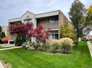 1603 Cass Lake Rd Unit D, Keego Harbor, MI 48320