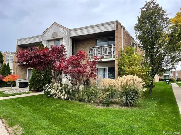 1603 Cass Lake Rd Unit D, Keego Harbor, MI 48320