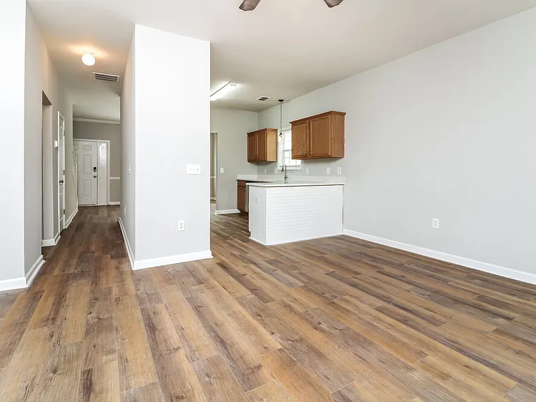 82 Brookvalley Ct W — Photo 8