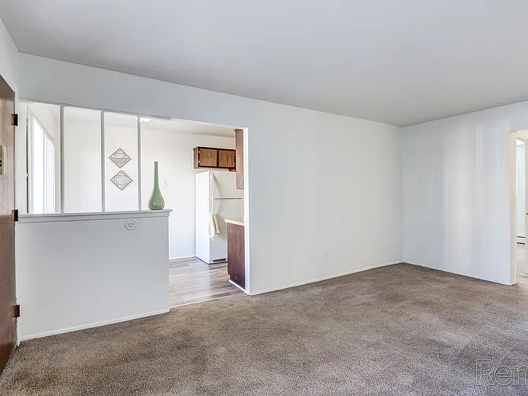 Rochester House Apartments — Photo 23