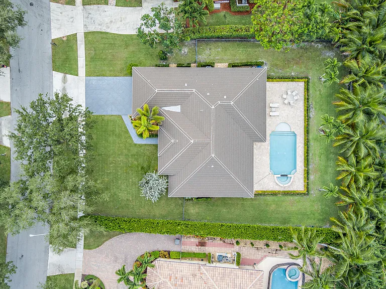 3317 Embassy Dr — Photo 41