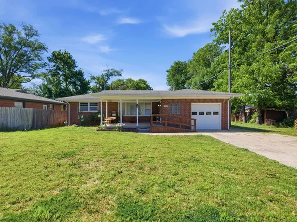 419 E 9th Ave, Belle Plaine, KS 67013
