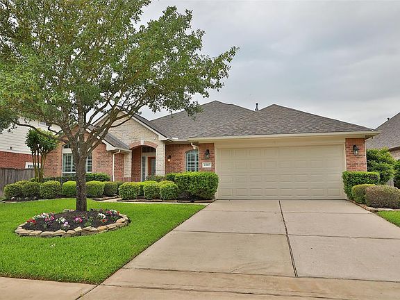 The double-wide driveway gives you lots of parking space and the double garage does not have a center divide, so you can easily park that truck inside!