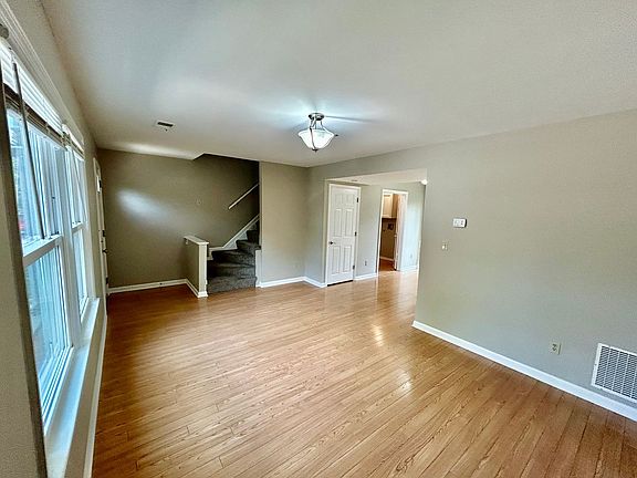 3rd image of 1516 Deer Lake Dr