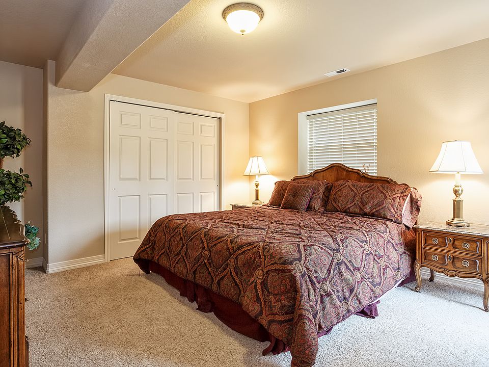 Lower level bedroom