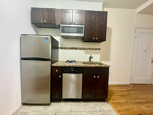 Rented by Avenues Real Estate | media 4