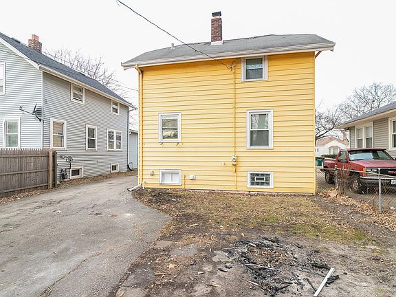 3rd image of 1009 Woodlawn Ave