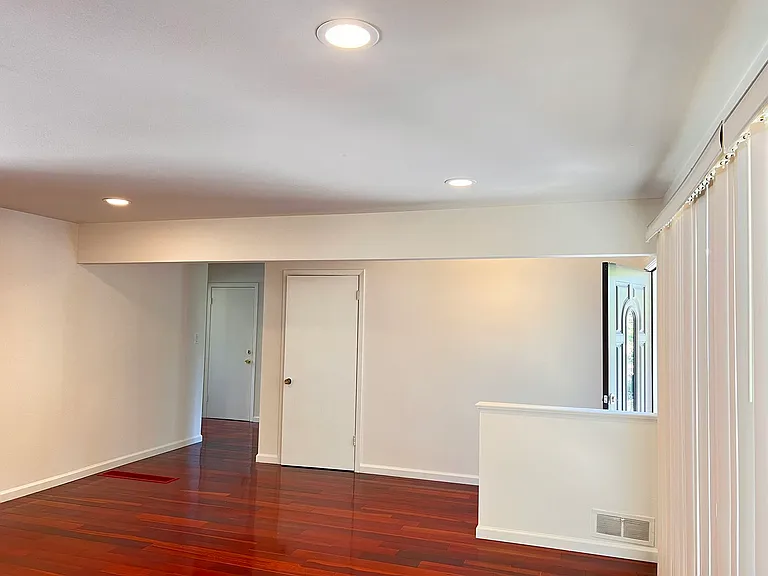 29 Upland Ave — Photo 4