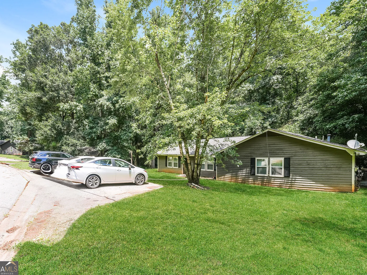 2 bed, 1.0 bath, 972 sqft, $1,255 — Photo 3