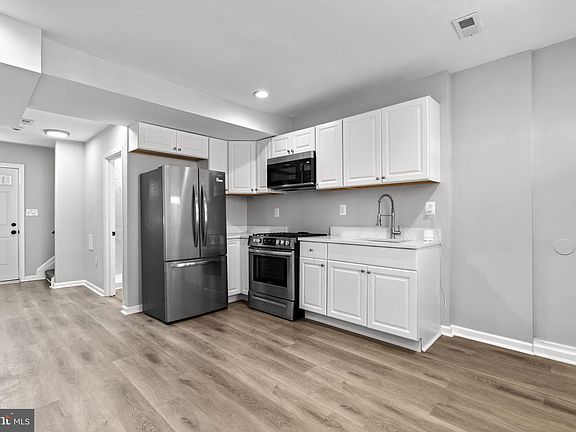 4th image of 853 W Fayette St
