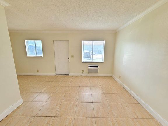 4th image of 1829 N A St #27-27-27