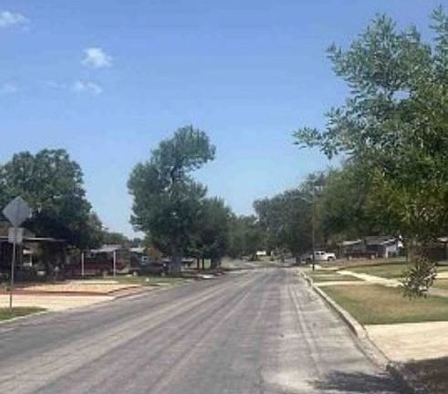 Exterior Neighborhood (street photo)