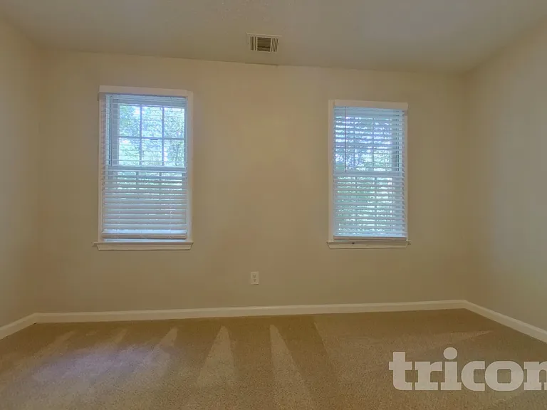 321 Stratford Dr — Photo 12