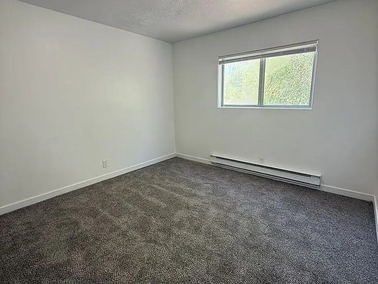 630 Franklin Ave — Photo 15
