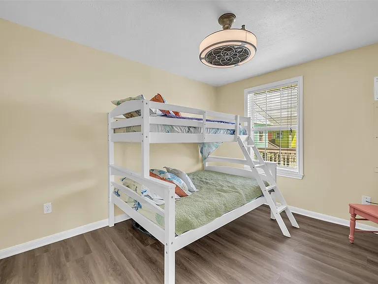 610 Surf Dr — Photo 12
