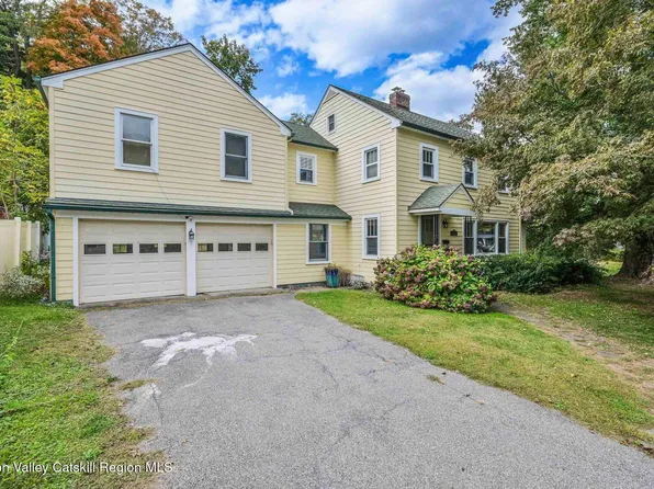 30 Violet Place, Rhinebeck, NY 12572