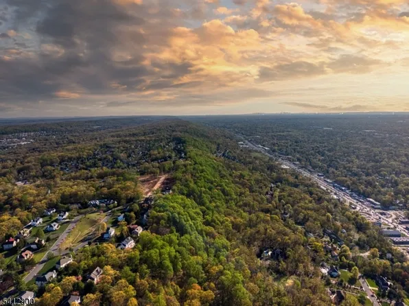 4 Harlow Pointe Cove, Green Brook Twp., NJ 08812