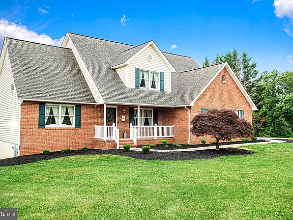 3rd image of 2226 Warfield Dr