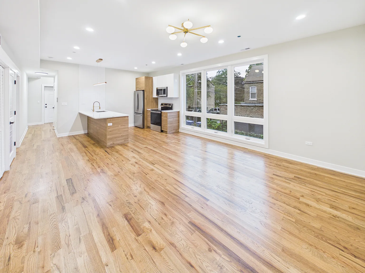 3 bed, 1200 sqft, $2,795 — Photo 2