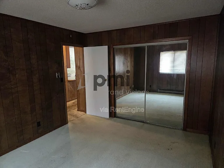 955 4th St #6 — Photo 3